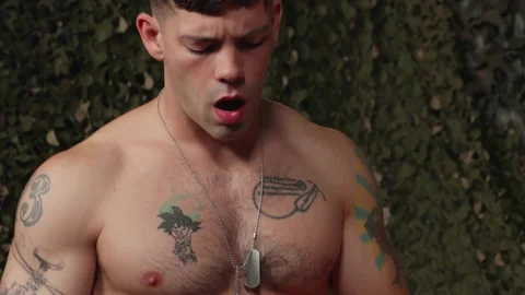 Activeduty: Muscled gay Julian Brady lusts nailing